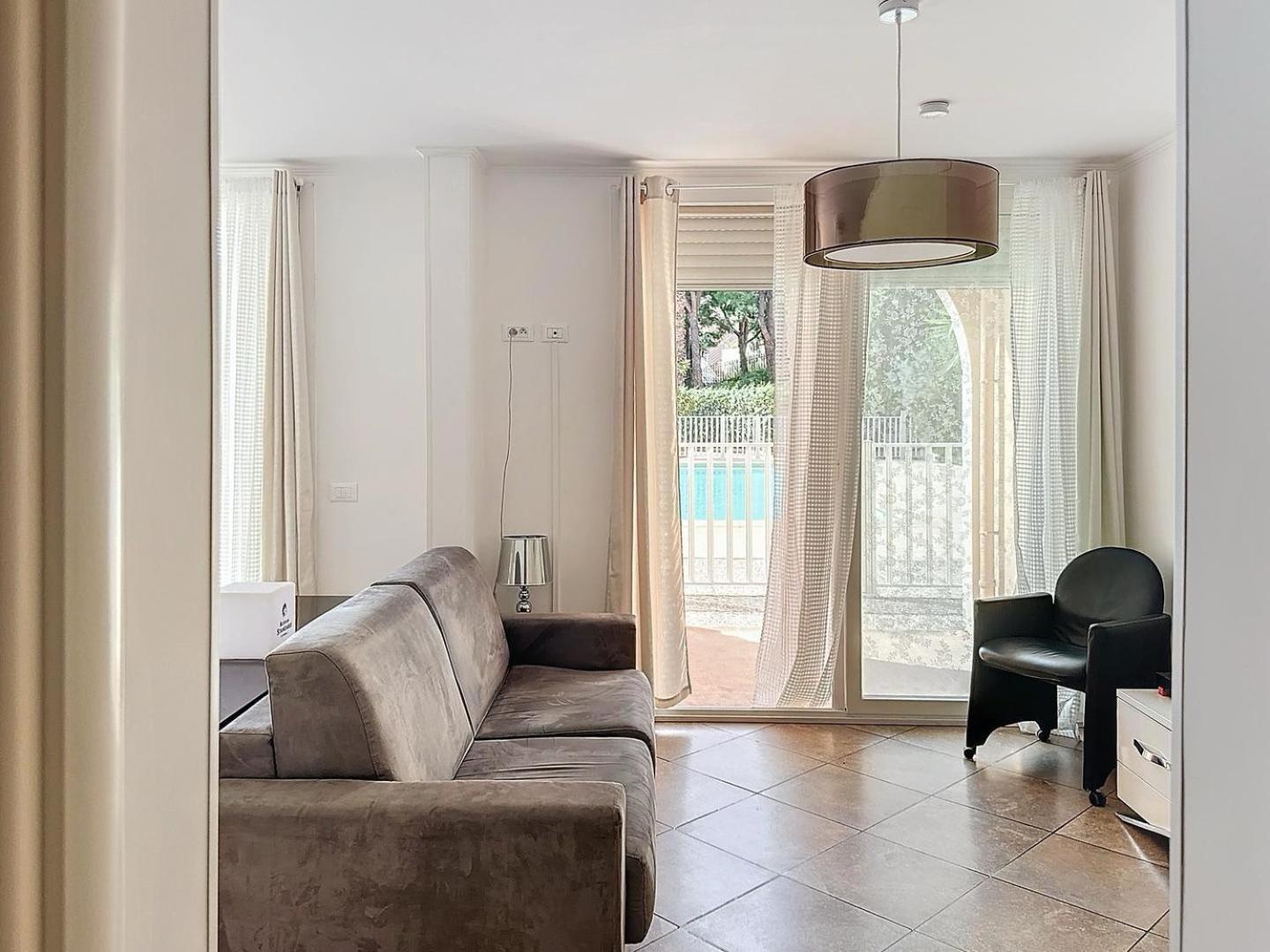Direct Monaco 2 Pieces Devant Piscine ボーソレイユ エクステリア 写真